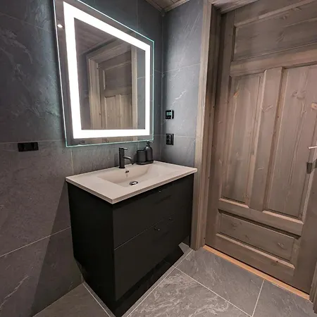 Apartment In/out *